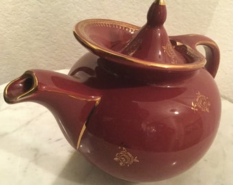 Vintage Hall Teapot 0693 Windshield Style Maroon And Gold. Made In U. S. A. 6 Cup Capacity. Discontinued.