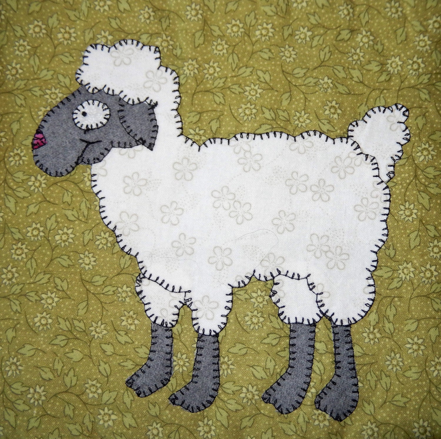 sheep-or-ewe-pdf-applique-pattern-farm-animal-applique-quilt