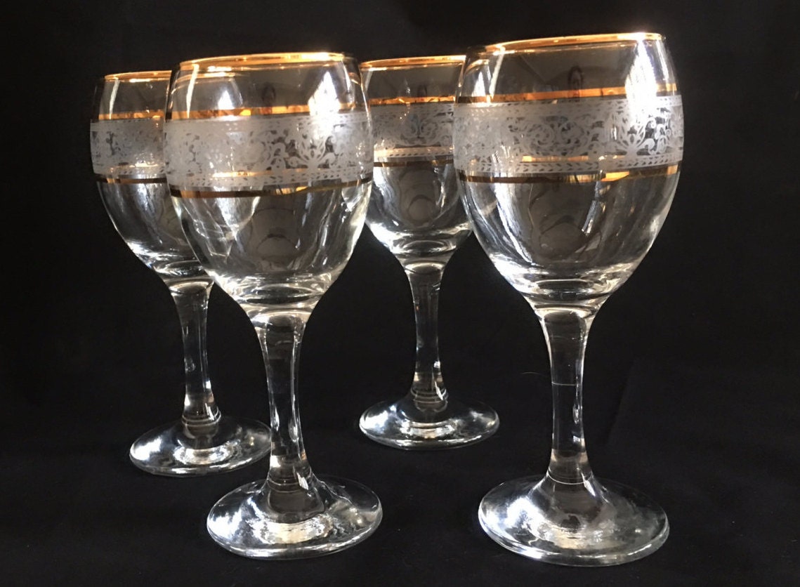 Set Of 4 Mid Century Etched Wine Glasses With Gold Trim