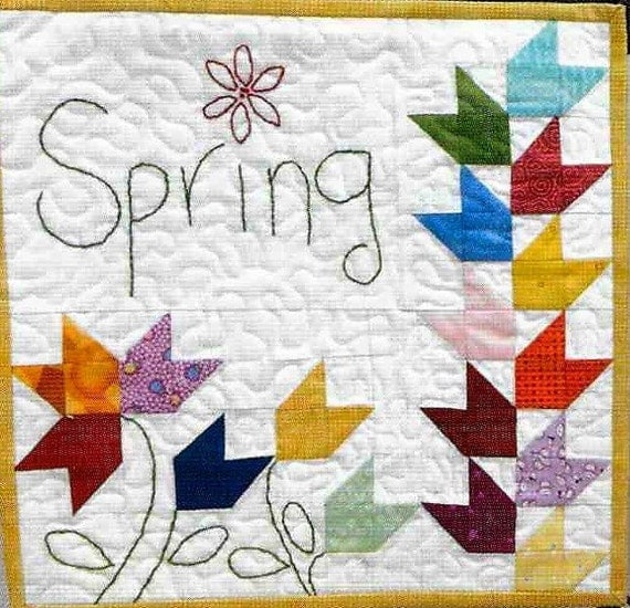 quilted-spring-wall-hanging-pattern-here-http-inspiredbyfabric-blogspot-2015-03-tuto