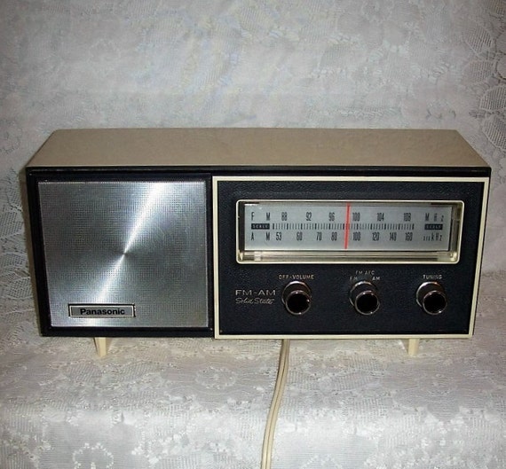 Vintage 1960s Panasonic FM-AM Table Top Radio Model 6137E Only