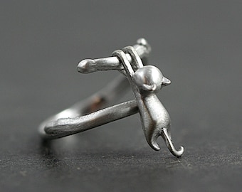 Sterling Climbing Cat ring. Little cat climbing up branches. 925 gift for her. Adjustable.
