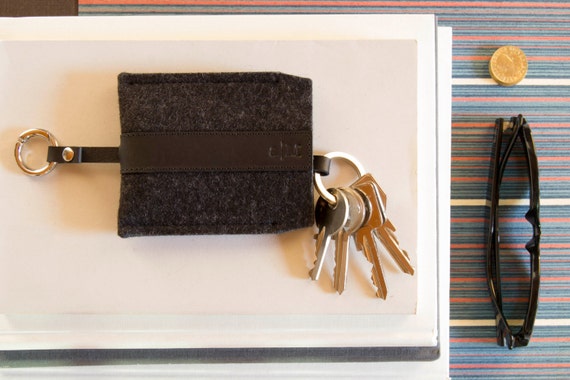 Felt and leather KEY HOLDER, key case, charcoal and black, wool felt, handmade, made in Italy