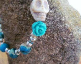 Magnesite and Howlite Skull Bracelet