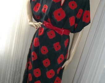 1940s Style Vintage Caftan or Day Dress Cute Red Poppy Print with Belt One Size Orig Creation
