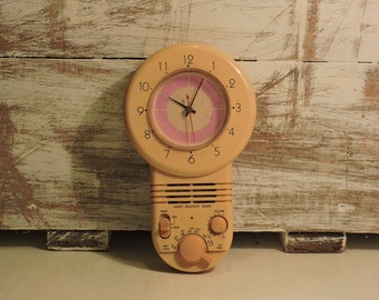 Retro Clock Radio - Vintage Water Resistant Quartz Radio Clock - English Bakelite Radio Clock