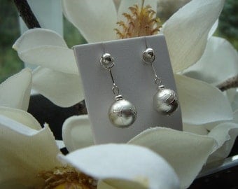 925 Silver earrings with acrylic bead! Very precious!
