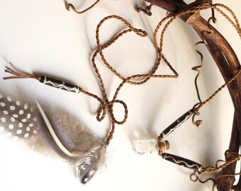 Dandelion Florets Macrame Necklace with natural feathers - Collier macramé fleurettes de pissenlits et plumes naturelles