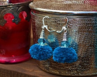 Boucles d'oreilles ethniques, bohème chic, pompon bleu canard
