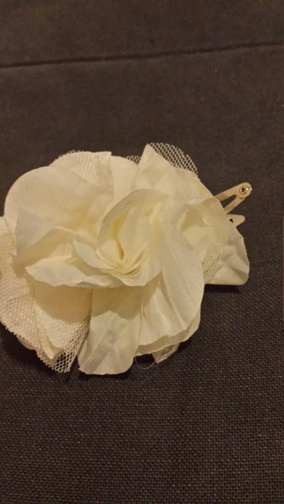 White Flower Hair Clip by EsyCrafts on Etsy