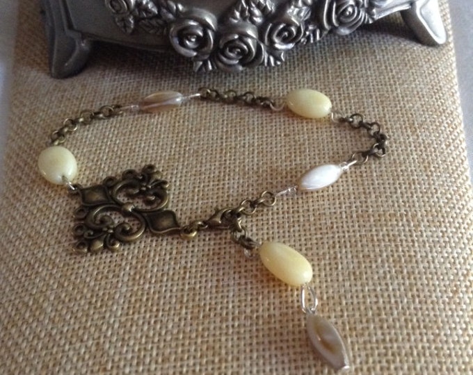 Yellow Opal Bracelet with natural Mother of Pearl