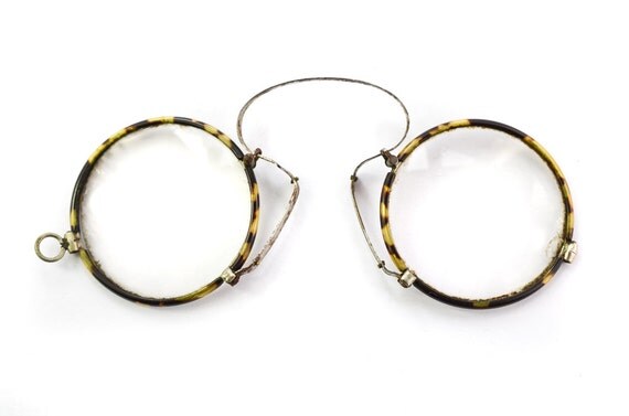 pince nez round frame glasses
