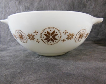 444 Pyrex Town and Country 4 QT Cinderella Bowl