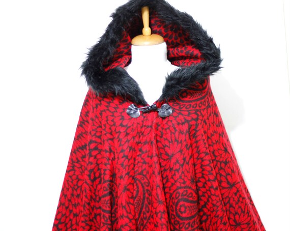 Red Hooded Poncho /Poncho Hooded Womens Poncho by mcdesgn on Etsy