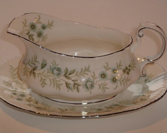 Paragon DEBUTANTE Gravy Boat with Saucer