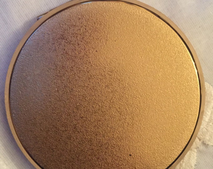Powder Compact - Vintage Gold Tone Engraved Compact