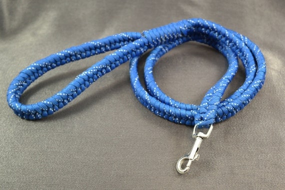 Reflective Blue Fishtail Style Paracord Leash