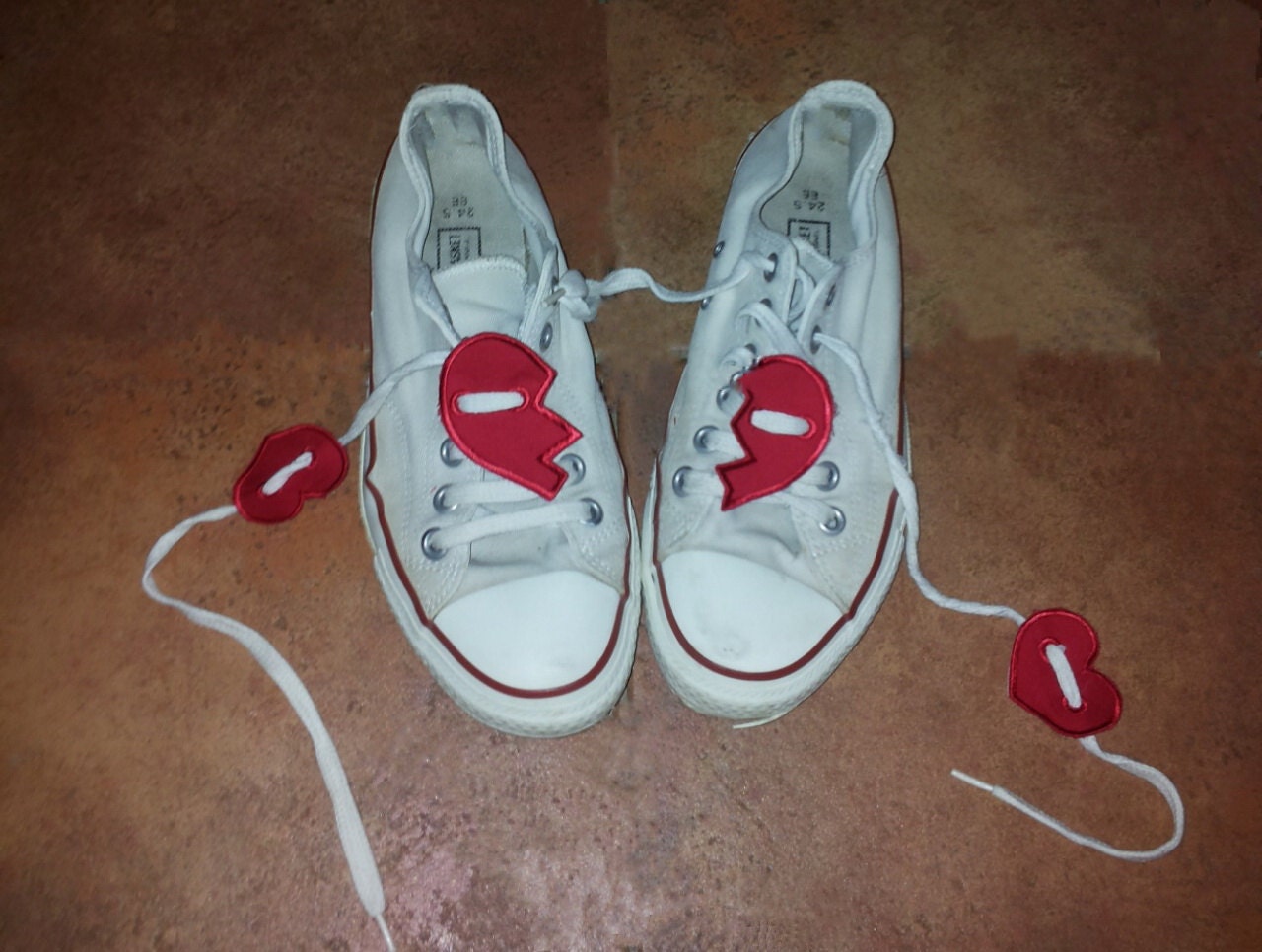 Machine embroidery design Shoelace holes 4