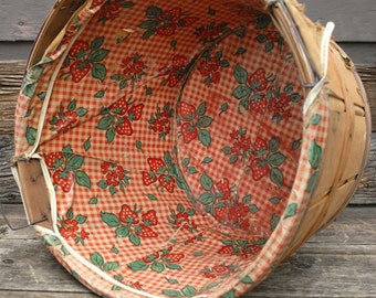 Vintage wooden bushel basket - Vintage bushel Basket , lined basket