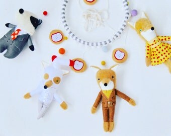 Fantastic Mr Fox Baby Mobile // The perfect mobile for Roald Dahl and Wes Anderson enthusiasts having a baby // one of a kind