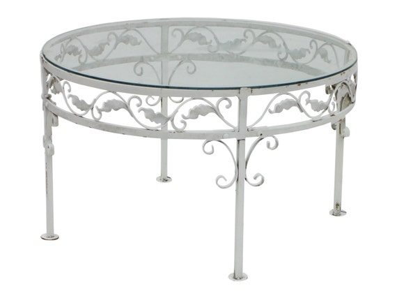 Round Woodard Patio Table