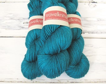 Tanami baby camel and silk hand dyed 4ply yarn - Turning Tide