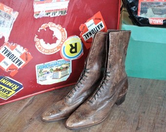 Antique Victorian Boots // Victorian Brown Leather Lace Up Boots // La Belle Epoque
