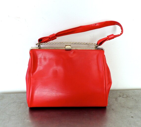 vintage red handbag 1950s-60s mod red patent leather purse