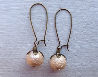 Peach Pearl Earrings/Light Peach Earrings/Rustic WeddingEarrings/Gifts For Her/Bridesmaid Earrings/Leaf Earrings/Pearl Bridesmaid Earrings