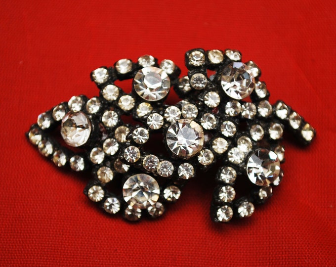 Rhinestone Leaf Brooch - Black japanned Enameling - Clear crystal - Mid Century - domed Pin