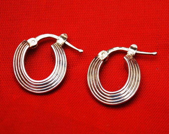 Small Sterling Hoop Earrings- Signed Italy - ribbed sliver hoops - pierced earrings