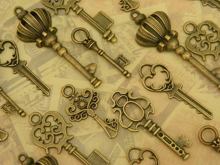 36 Alice in Wonderland skeleton keys by GlowberryCreations on Etsy