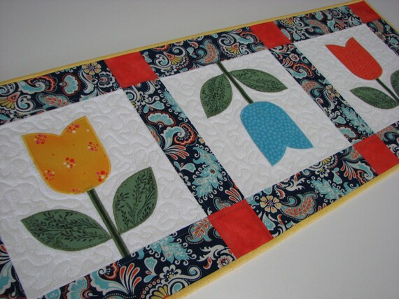 Quilted Table Runner Tulip Table Runner Spring by VillageQuilts