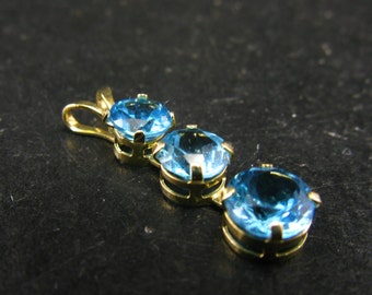 Topaz 14k Yellow Gold Pendant - 0.8"