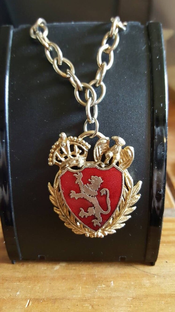 Lion Crest Pendant On A Chain NecklaceCollectablecrest