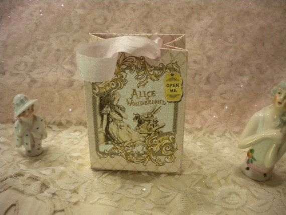 Alice in Wonderland Party Favor / Gift Bag Pink 4
