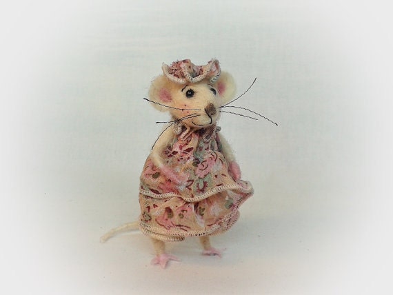 Needle Felted Mouse, Little Art Doll, Mice, Soft Sculpture, Collectible, White Mouse, Waldorf Animal, Original Artwork, Little Mice