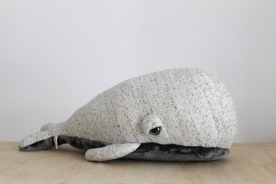 big stuffed petite baleine