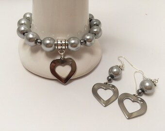 Ornament bracelet and grey earrings with heart ref 616