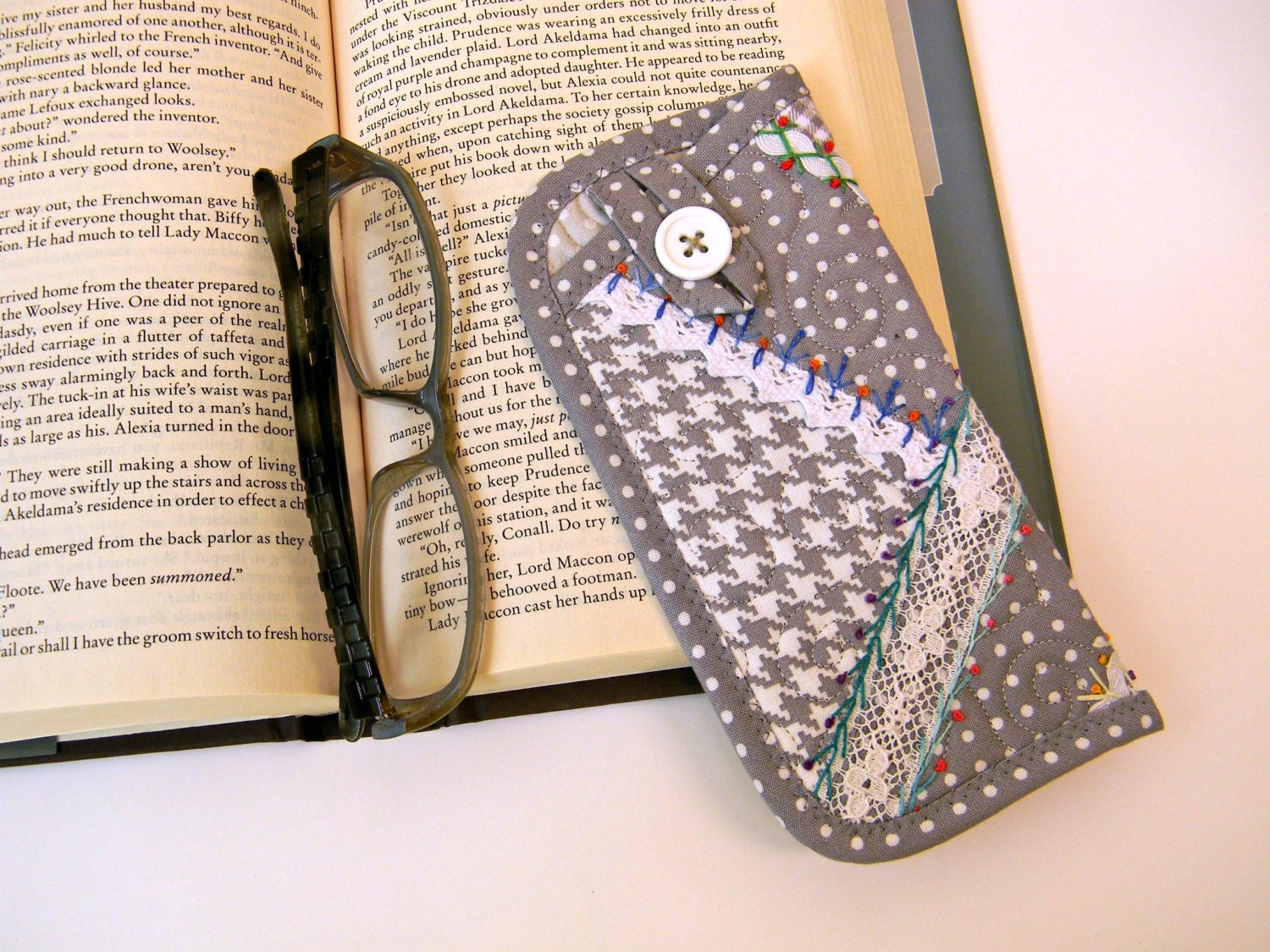 top 28 shabby fabrics accordion pouch pin needle case top 28 shabby fabrics accordion pouch pin needle case