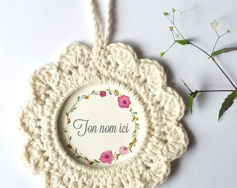 Couronne de fleurs PERSONNALISABLE avec prénom dans un Cadre crocheté, illustration aquarelle