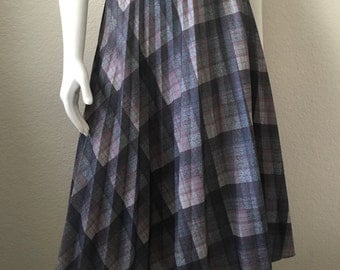 Vintage Women's 80's Plaid Pleated Skirt, Grey, Pink, Knee Length (S/M)
