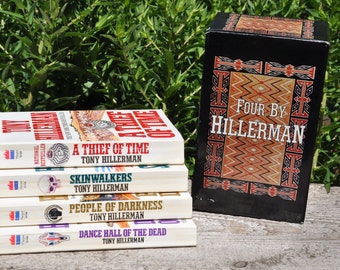 skinwalkers by tony hillerman Read skinwalkers by tony hillerman with rakuten kobo three shotgun blasts explode into the trailer of officer jim chee of the navajo tribal police but chee survives to join. skinwalkers by tony hillerman Read skinwalkers by tony hillerman with rakuten kobo three shotgun blasts explode into the trailer of officer jim chee of the navajo tribal police but chee survives to join.