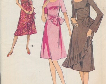 Ladies Sewing Pattern - 1971 Vintage Style - Ladies Dress with Spanish ruffle
