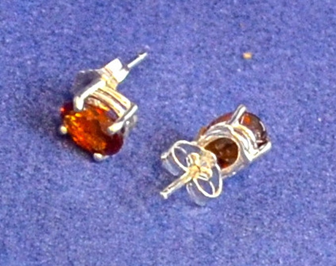 Hessonite Garnet Studs, 7x5mm Oval, Natural, Set in Sterling Silver E921