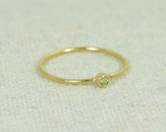 Tiny Peridot Ring, Gold Filled Ring, Stacking Ring, Dainty Peridot, Mother's Ring, Dainty Ring, August Ring, Peridot Ring, August Birthstone
