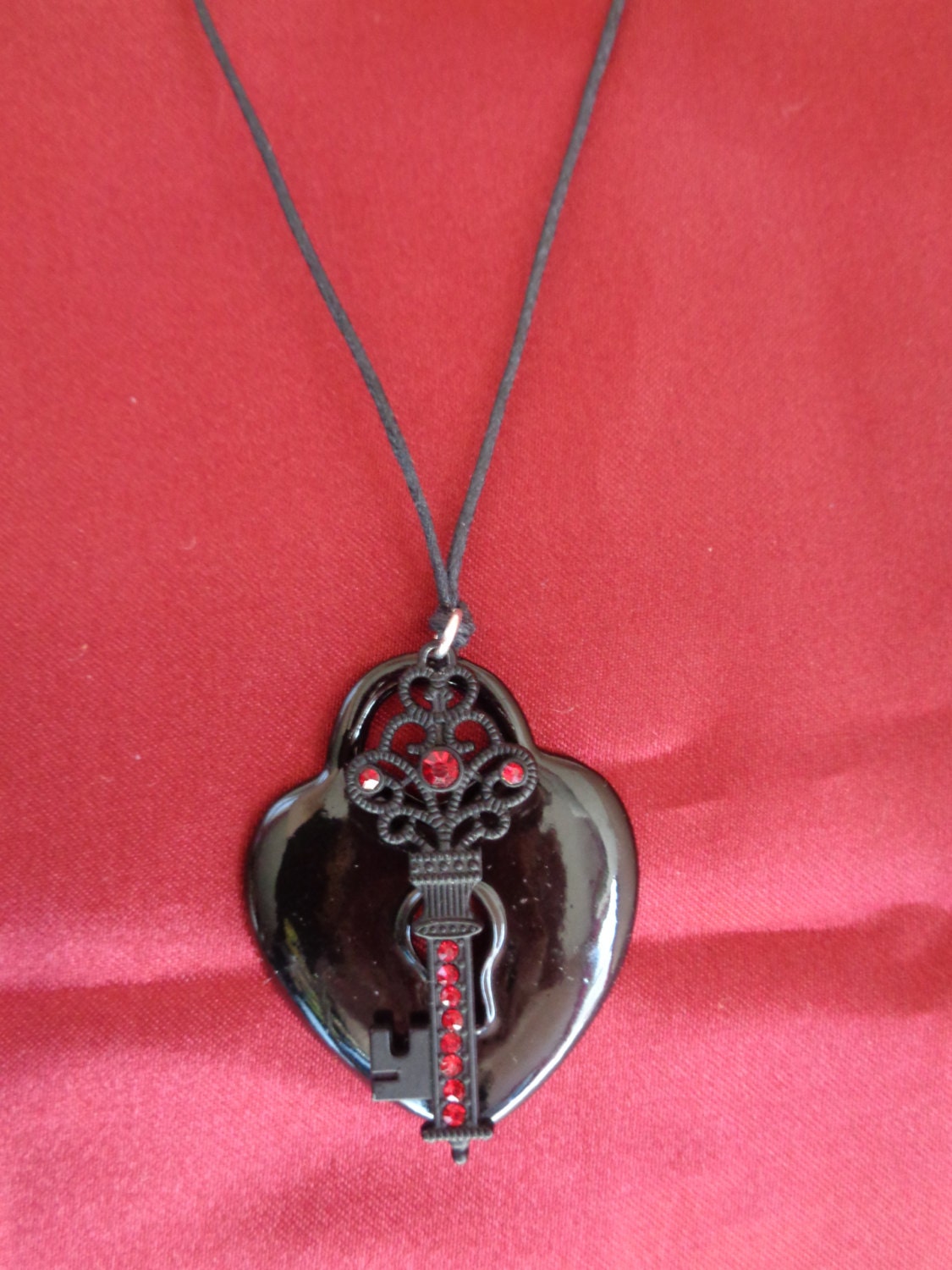 Queen of hearts necklace