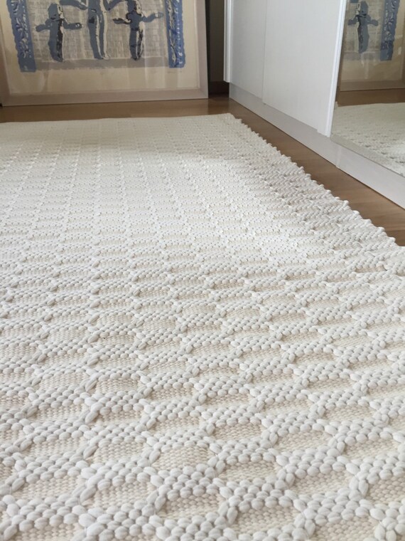Ivory white rug. Bedroom rug. Thick and soft rug. Handmade on