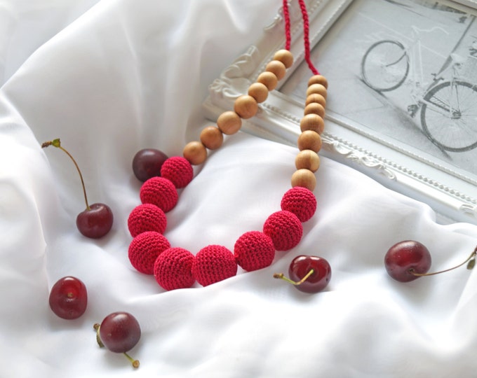 Teething necklace / Nursing necklace / Babywearing necklace - Cherry jam