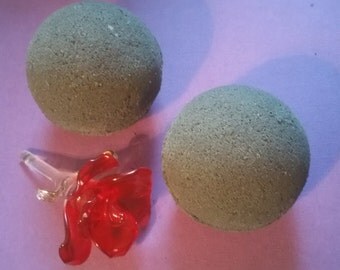 Black bath bomb, dark water bath bomb